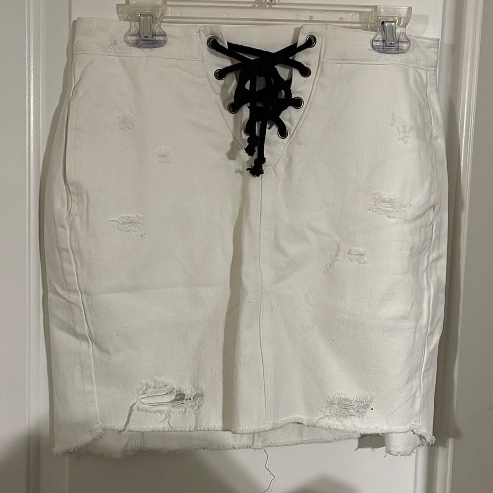 White skirt with lace size L